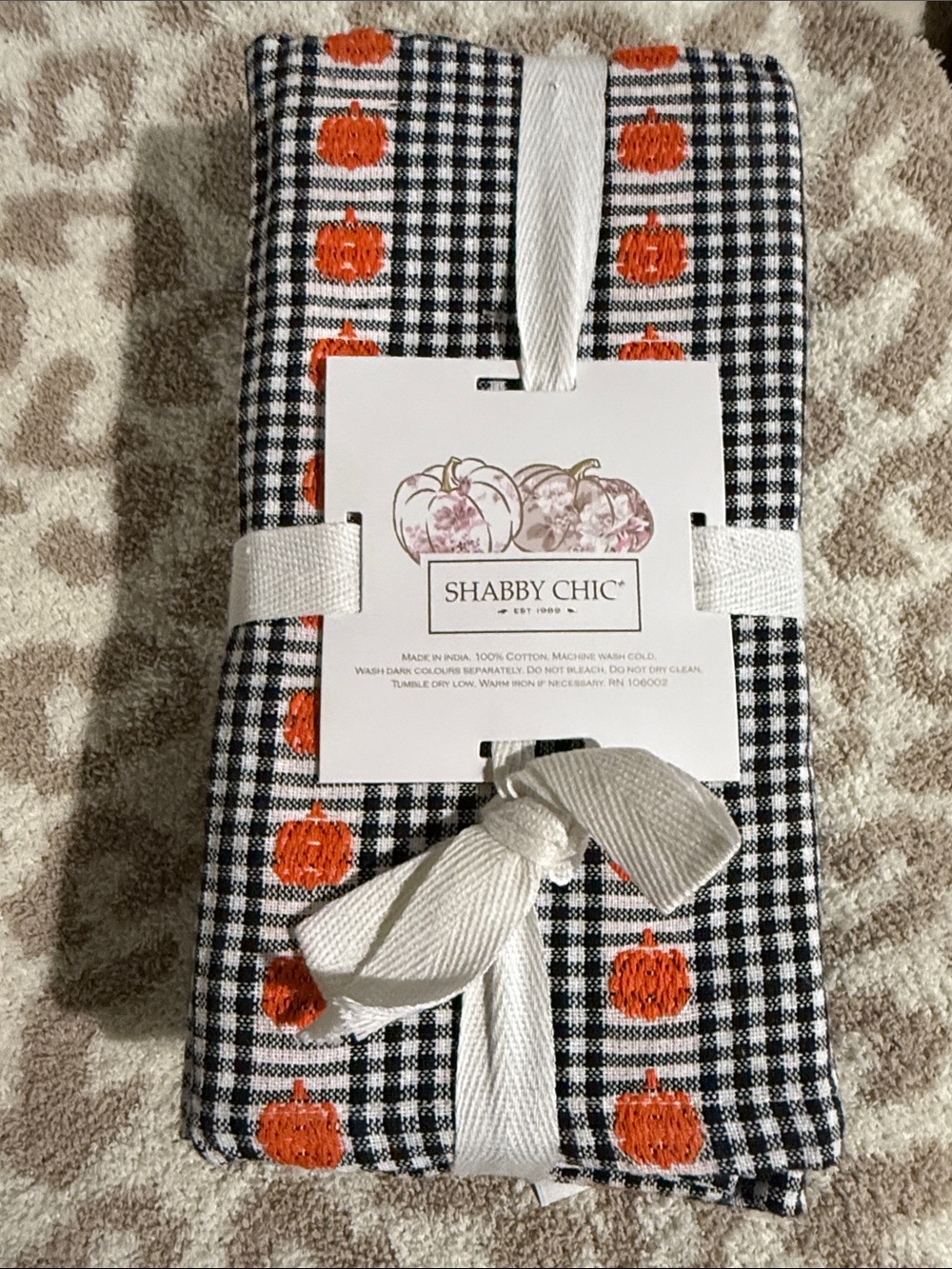 Shabby Chic Black and White Gingham Napkins with Orange Pumpkin Motif - Picture 5 of 5